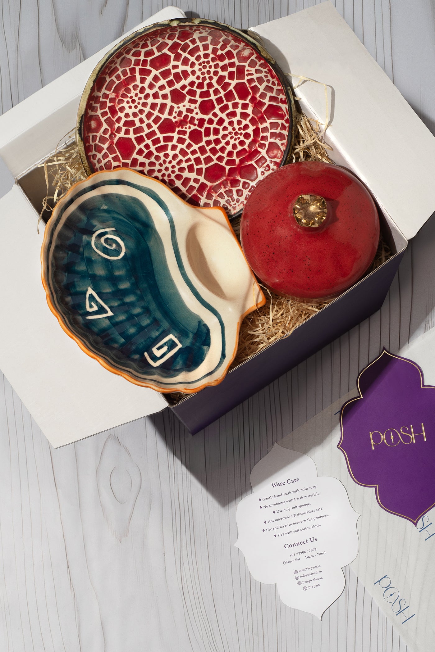 Rakhsha Bandhan Gift Hamper Red plate
With 1 Red Pomegranate
& 1 shell platter
