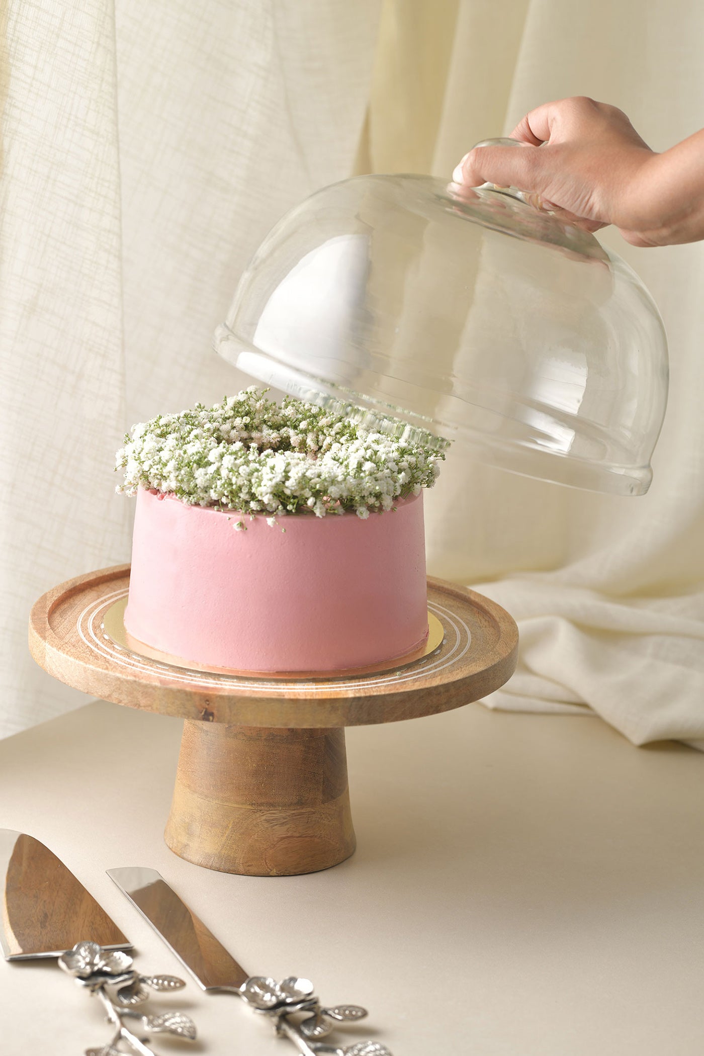 Whitewash Cakestand With Dome